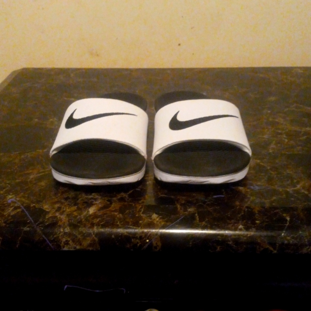 Kid Nike slide